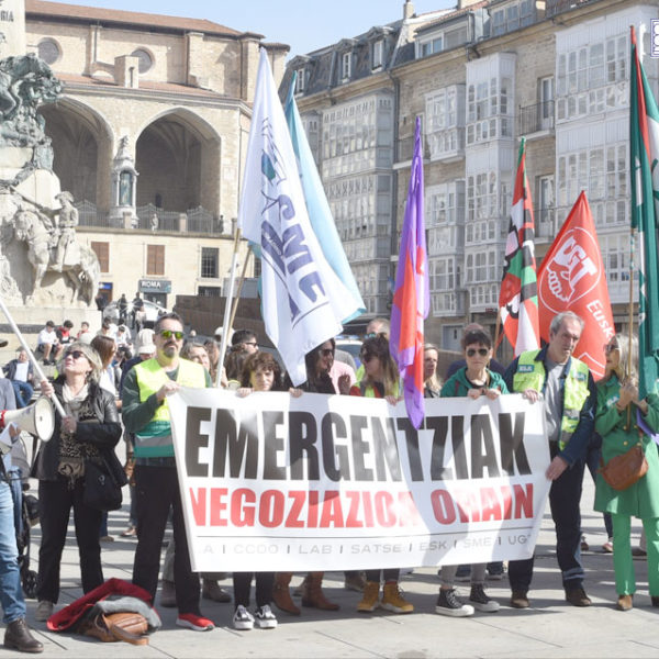 El SME ha participado en la concentración de Emergentziak realizada hoy en la plaza de la Virgen Blanca de Vitoria-Gasteiz